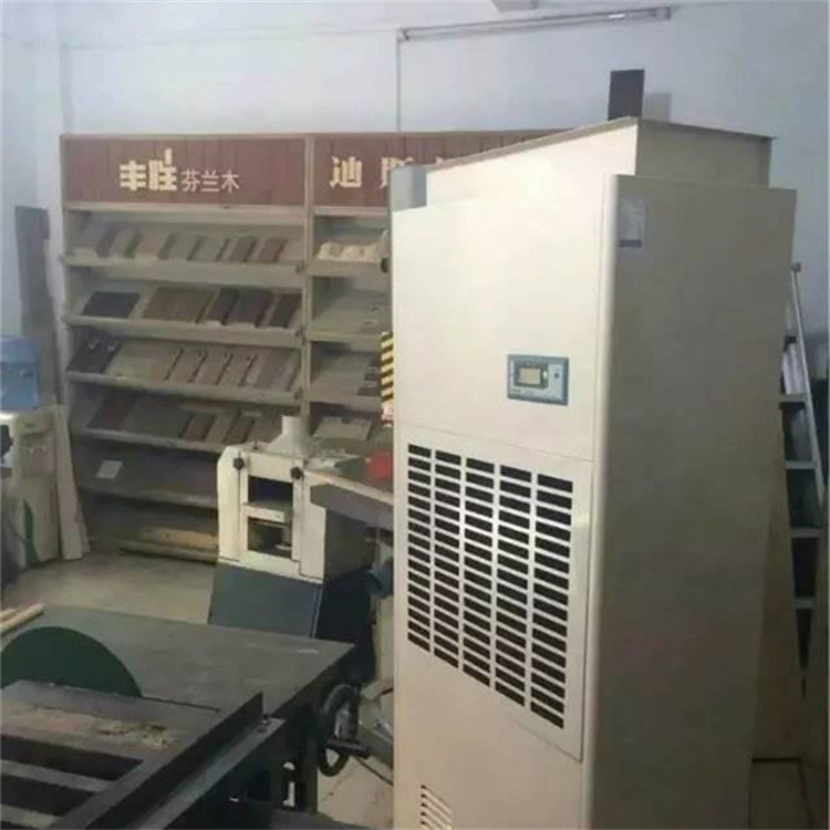 實(shí)木家具店運(yùn)用加濕器，有效防止家具開裂變形